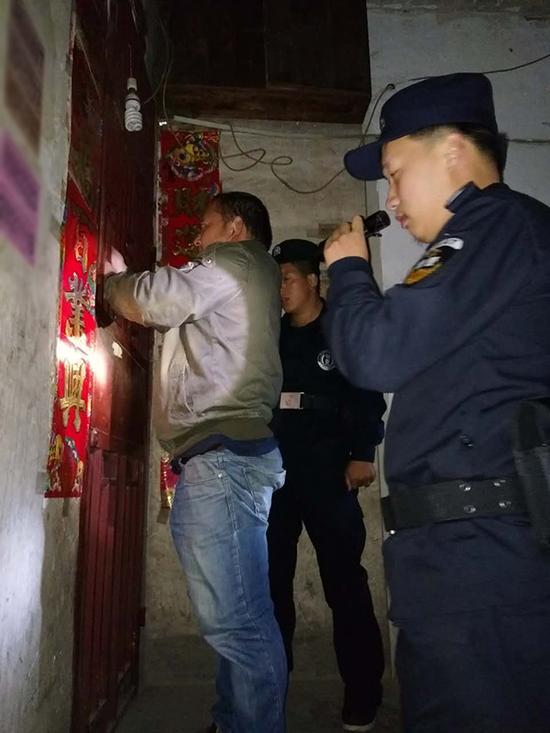 舟山粗心妈妈误将幼女锁家中 