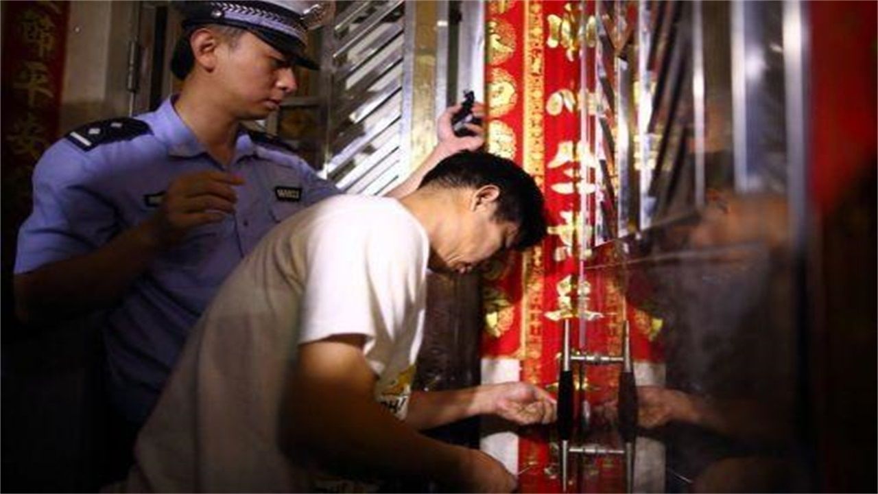 舟山请开锁师傅开了锁后，师傅